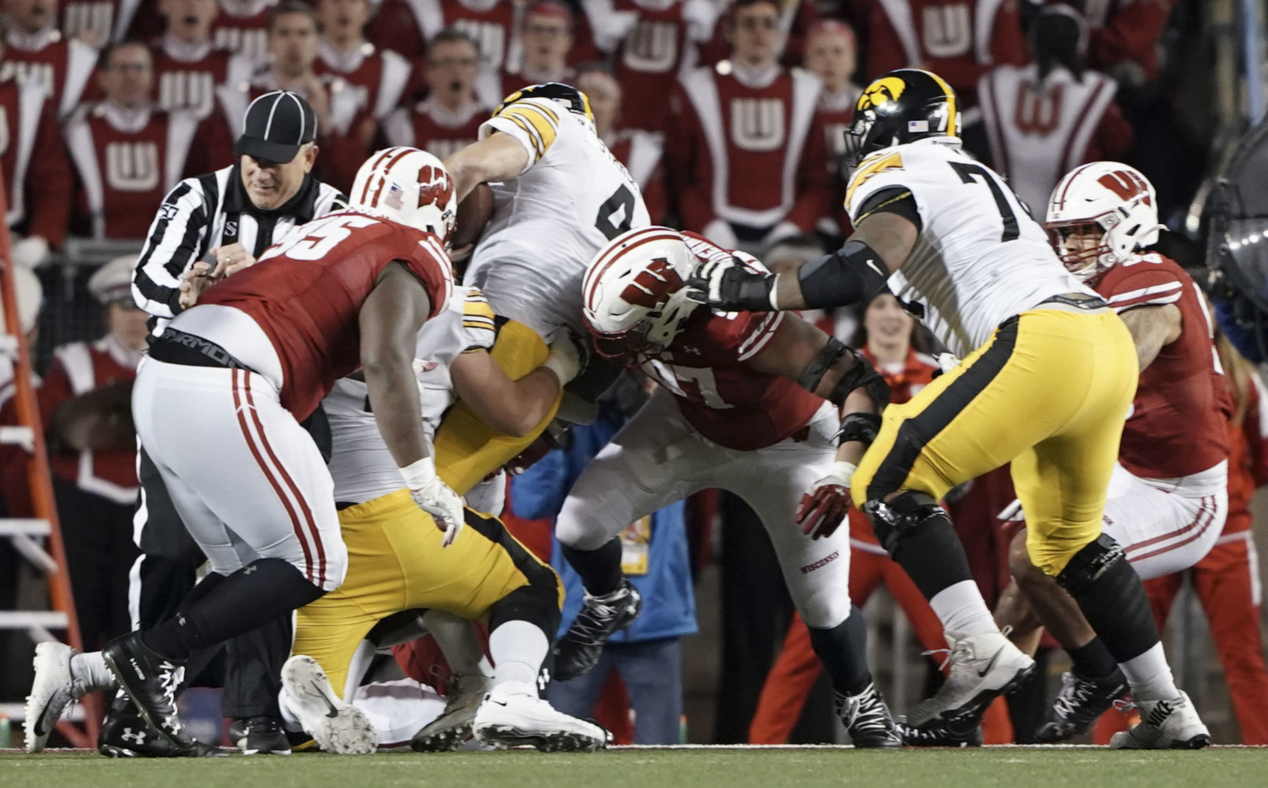 Badgers 24, Hawkeyes 22